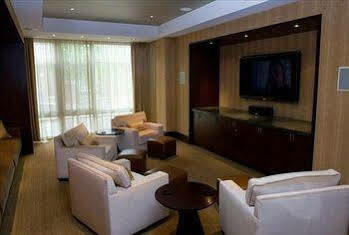 Weichert Suites At Wisconsin Place Чеви Чейс Екстериор снимка