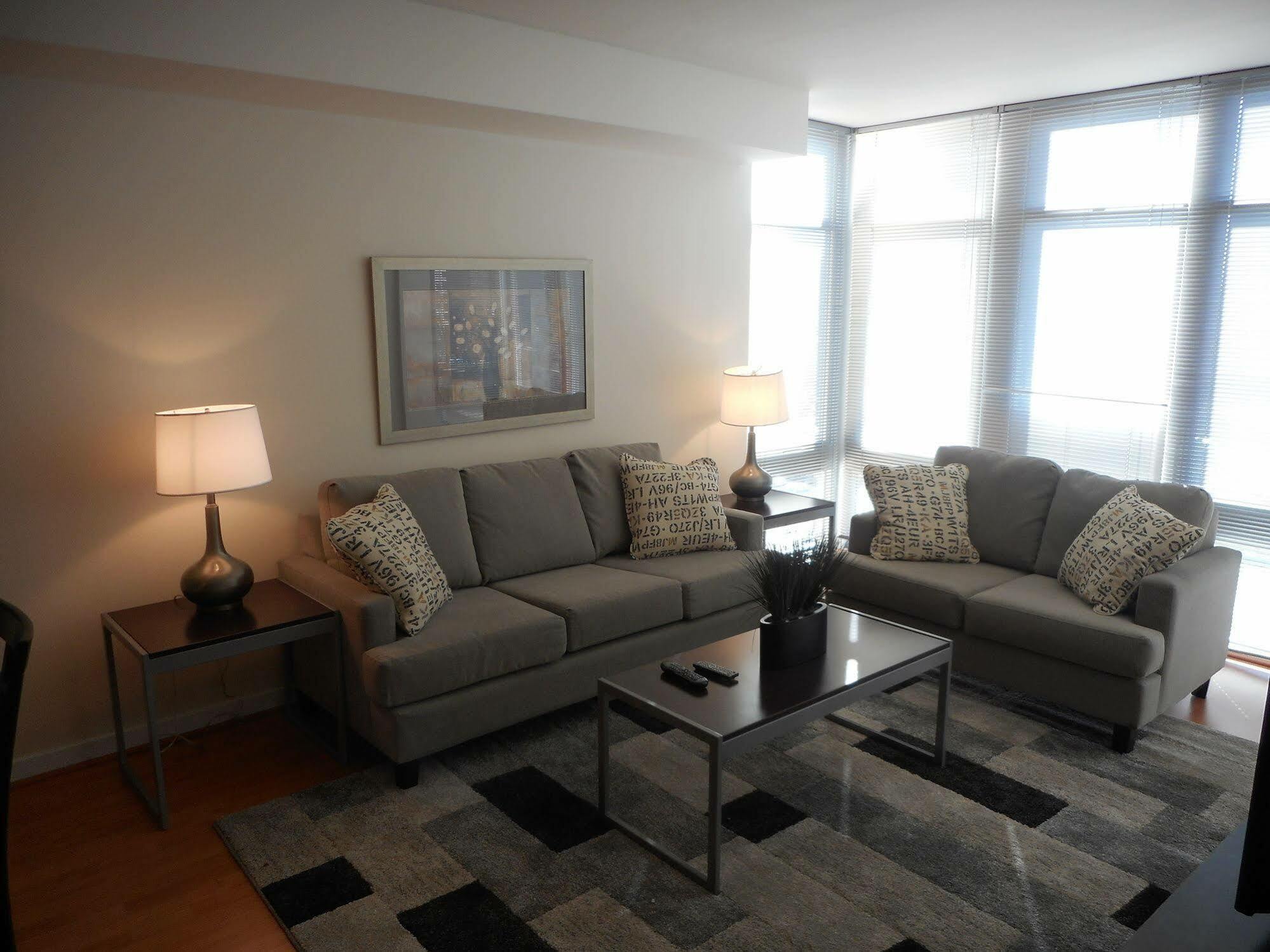 Weichert Suites At Wisconsin Place Чеви Чейс Екстериор снимка