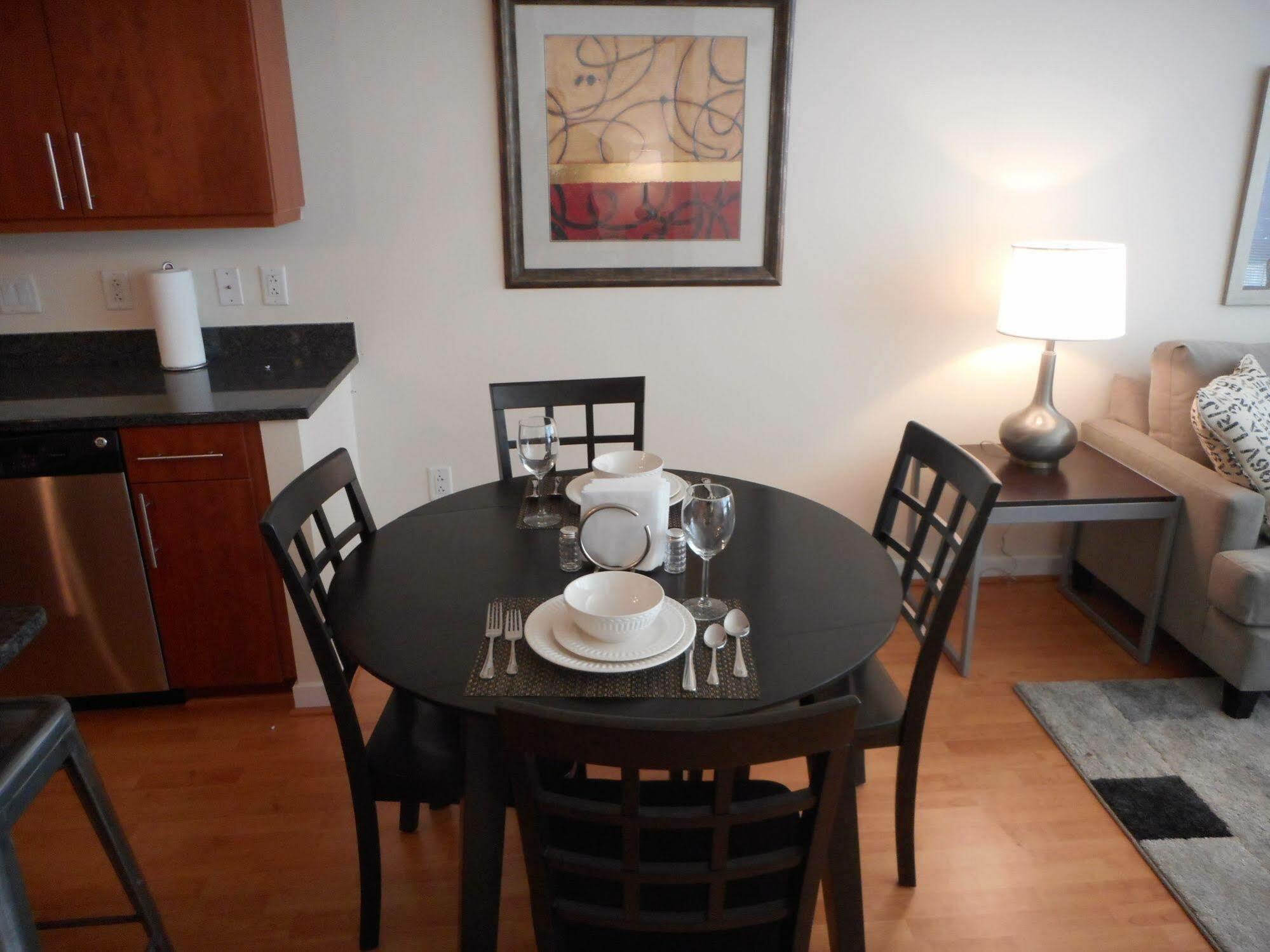 Weichert Suites At Wisconsin Place Чеви Чейс Екстериор снимка