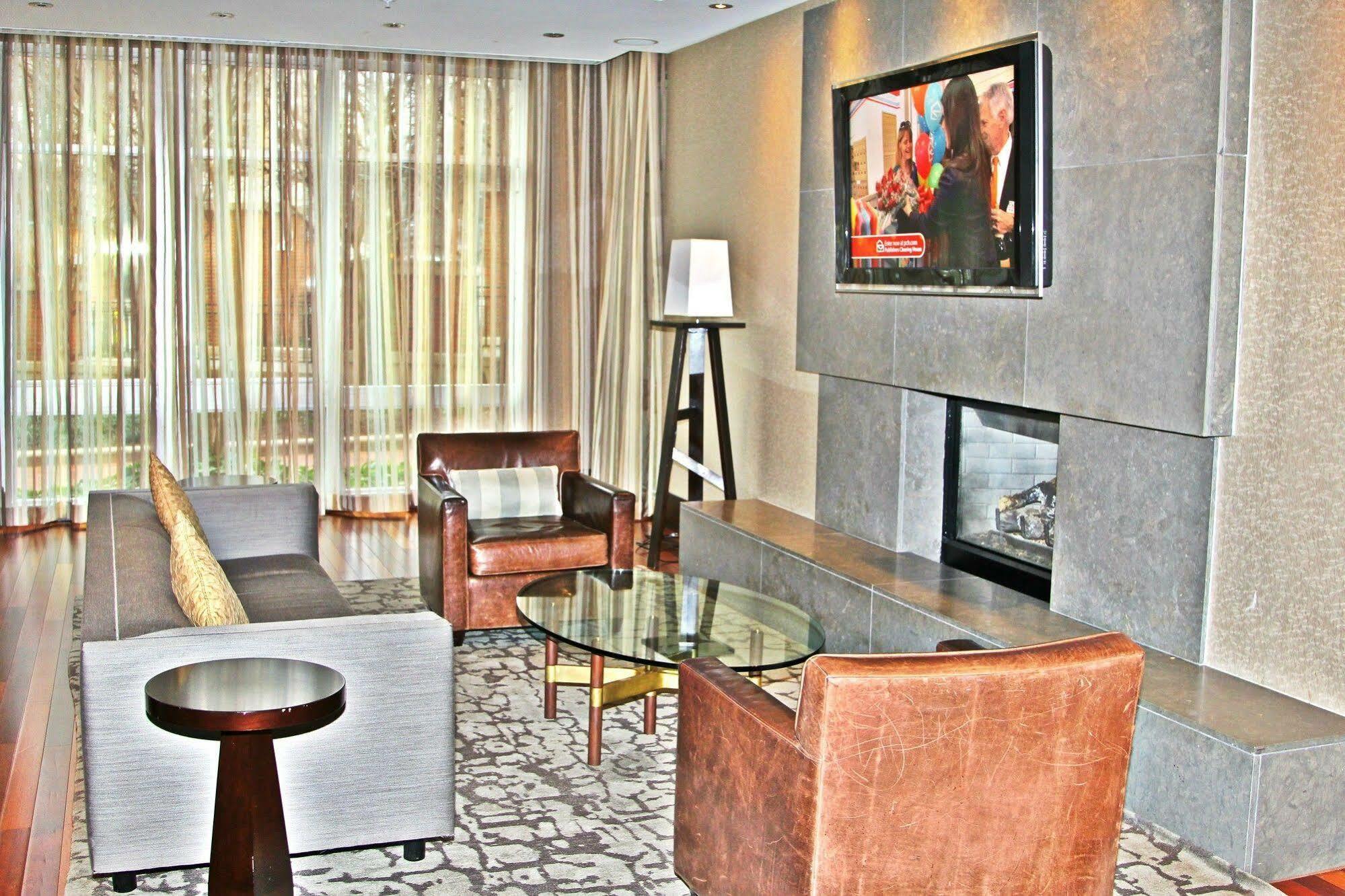 Weichert Suites At Wisconsin Place Чеви Чейс Екстериор снимка